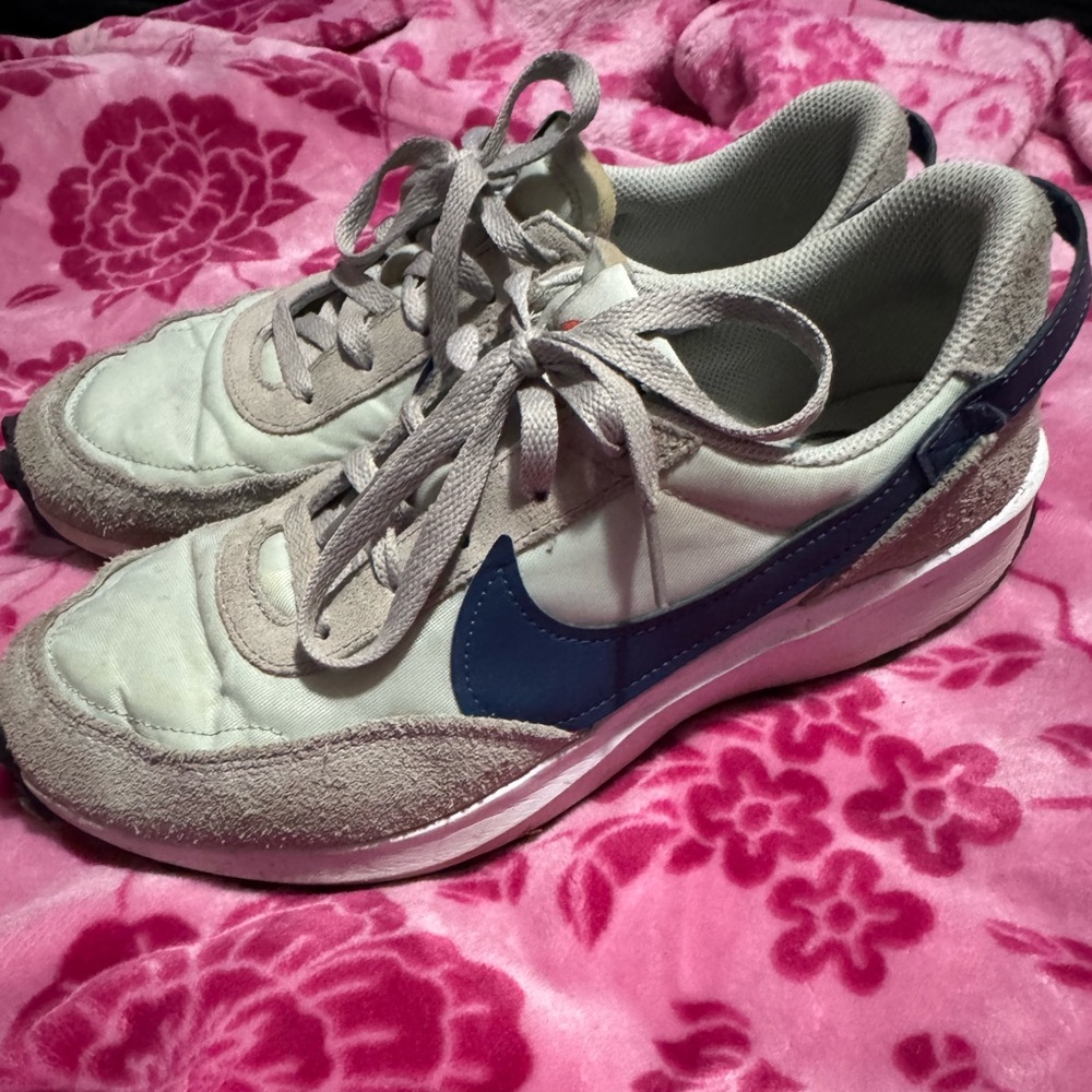 Nike Women’s Light Gray and Navy Swoosh Runner Sneakers